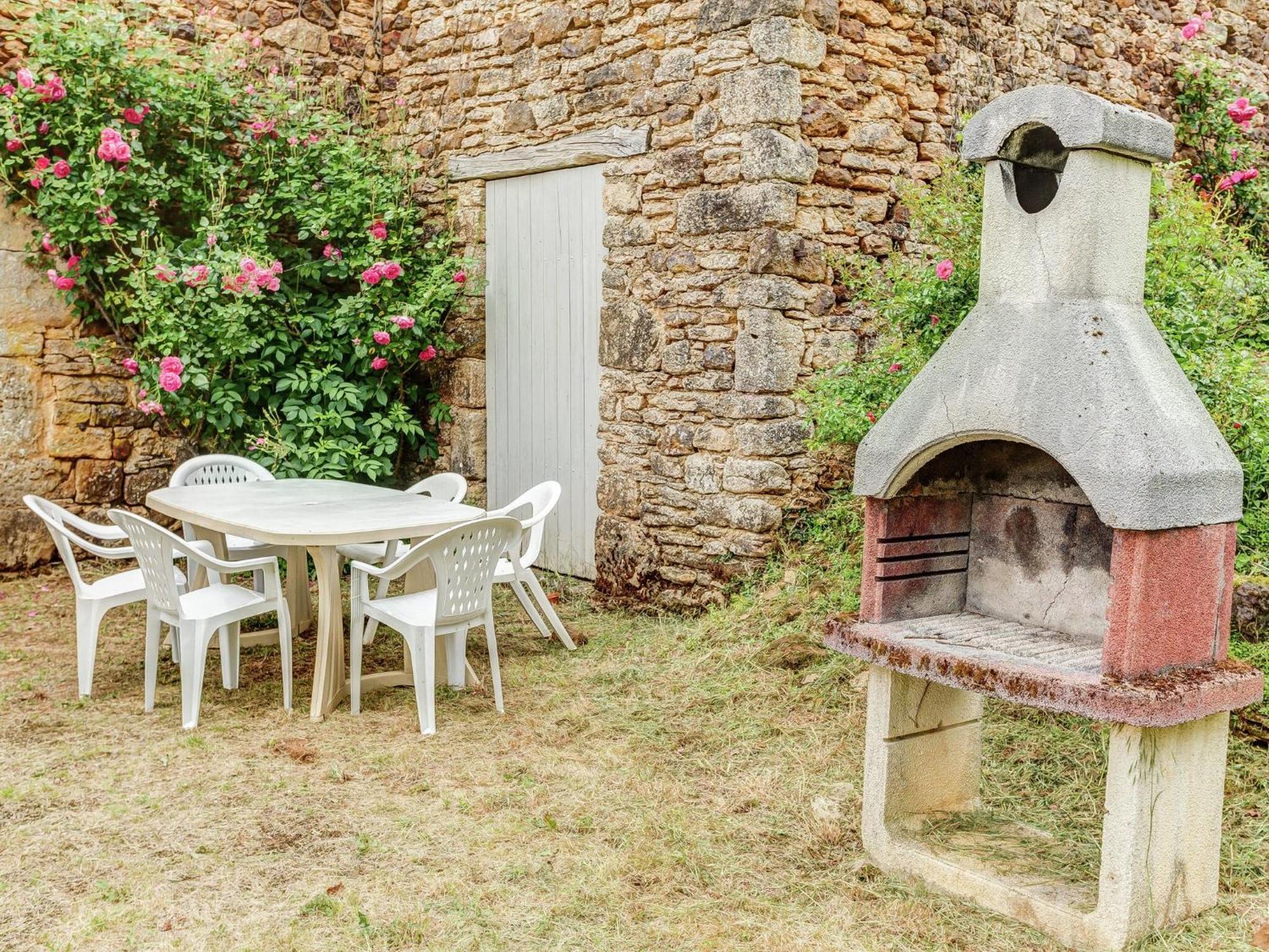 Cosy Holiday Home In Lantheuil With Garden Villefranche-du-Périgord Eksteriør billede